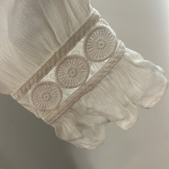 Moon River Cream Lacey Trim Top Size Small - Picture 5 of 13